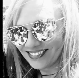 Meet your Posher, Janci